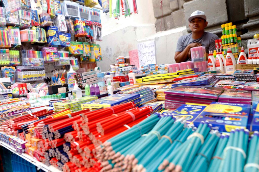 Padres pagarán hasta $4 mil por útiles escolares