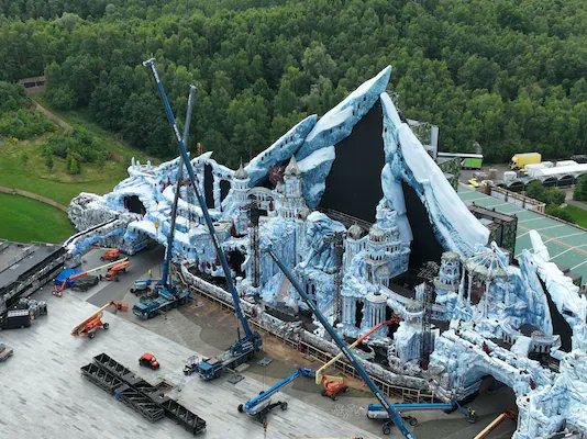 Incendio destruye el escenario principal de Tomorrowland en Bélgica; organizadores buscan soluciones para mantener el festival 2025.
