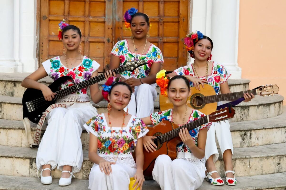 Cinco jóvenes reivindican la trova yucateca con su nueva producción y shows en Tekax y Mérida. Música con esencia femenina.