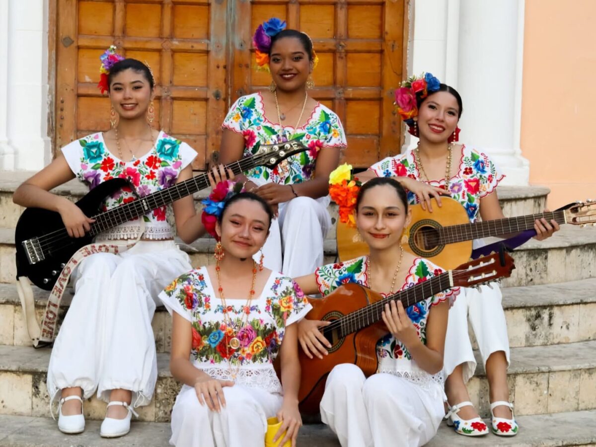 Cinco jóvenes reivindican la trova yucateca con su nueva producción y shows en Tekax y Mérida. Música con esencia femenina.