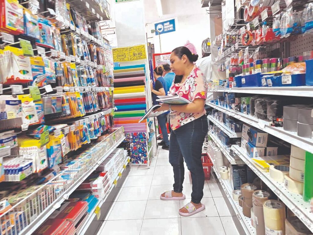 Padres de familia invertirán hasta 11 mil pesos por hijo en el regreso a clases