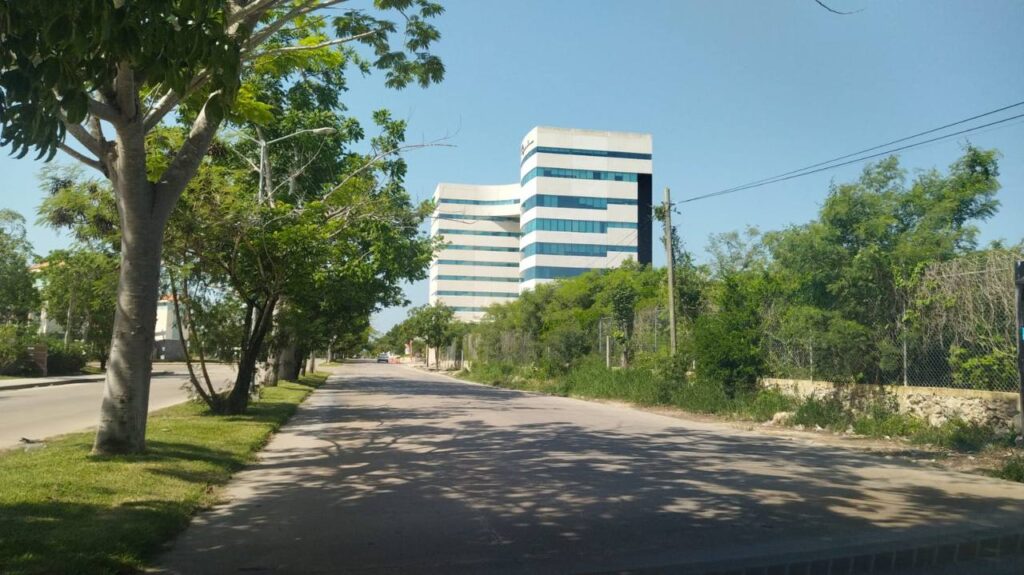 Ayuntamiento retira remolques publicitarios entre City Center y La Isla