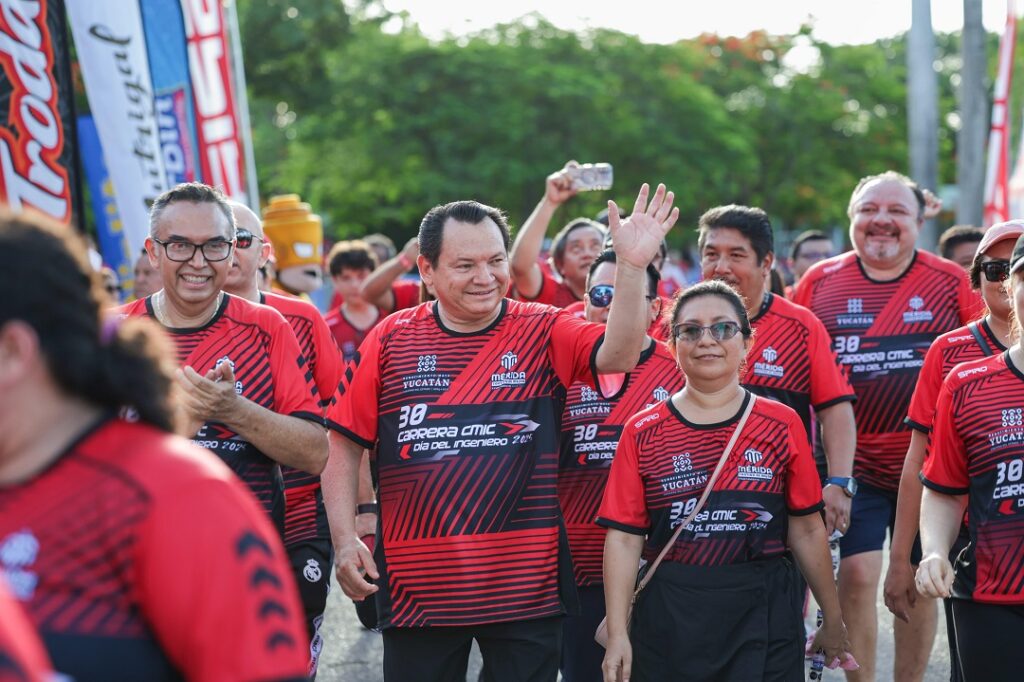 Díaz Mena encabeza la 30ª Carrera CMIC en Mérida