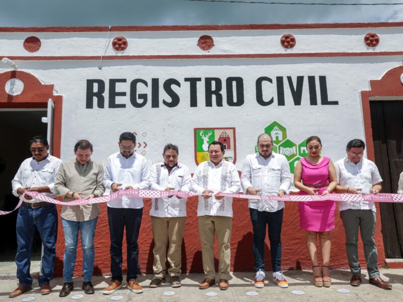 El Gobierno de Yucatán reabrió la oficialía del Registro Civil en Tahmek, permitiendo que las familias realicen trámites sin salir del municipio. La acción forma parte del plan estatal de descentralización.