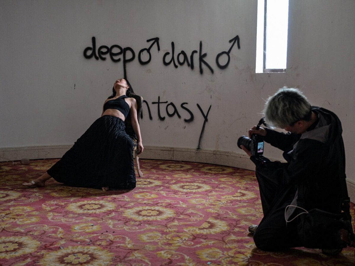 La exploración urbana crece en China entre rascacielos vacíos, escuelas abandonadas y el impacto de la crisis inmobiliaria.