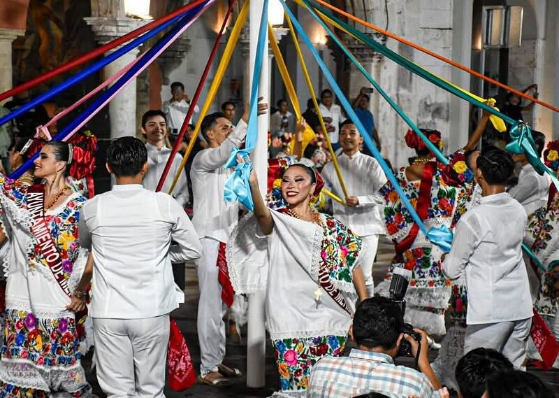 La Vaquería Yucateca celebra 43 años de identidad y tradición en Mérida con música, danza y orgullo por la cultura yucateca.