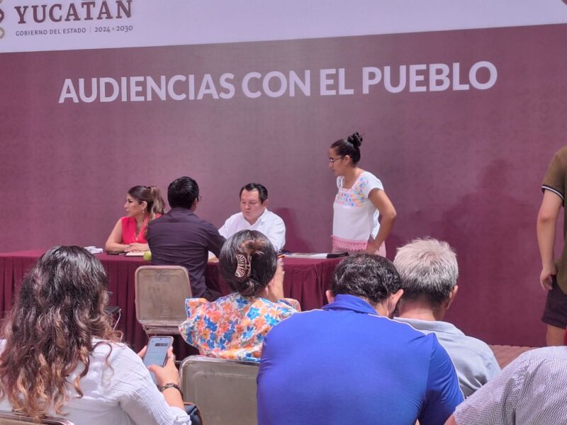 Audiencia del Pueblo: Díaz Mena escucha a ciudadanos en Mérida, acompañado de su gabinete para canalizar peticiones y brindar soluciones.