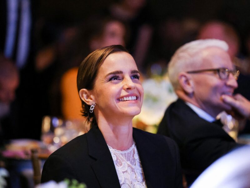 Emma Watson pierde su permiso de conducir por exceso de velocidad en Reino Unido y recibe multa de 1,044 libras.