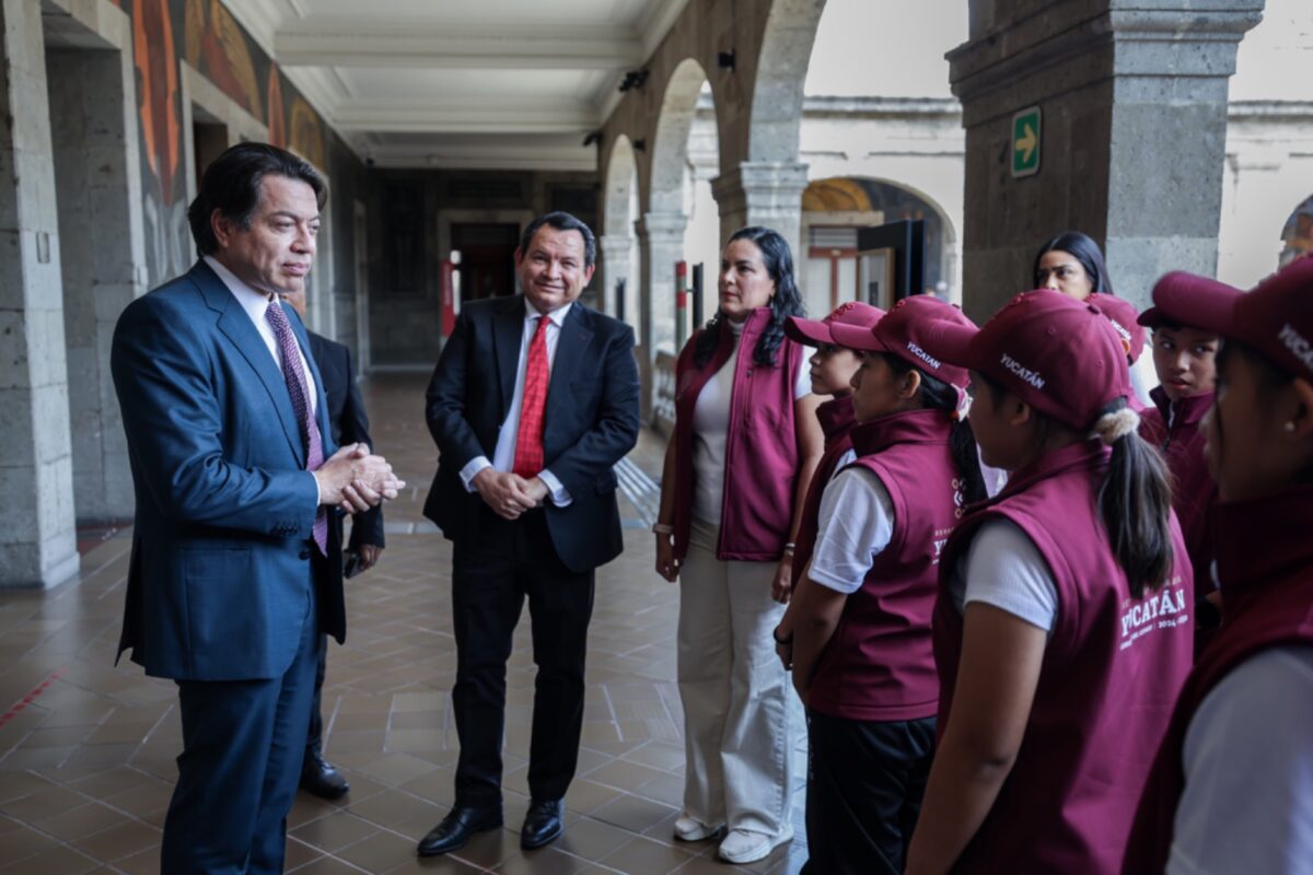 Estudiantes yucatecos son reconocidos por su excelencia en la Olimpiada del Conocimiento Infantil 2025 en visita a la SEP en CDMX.