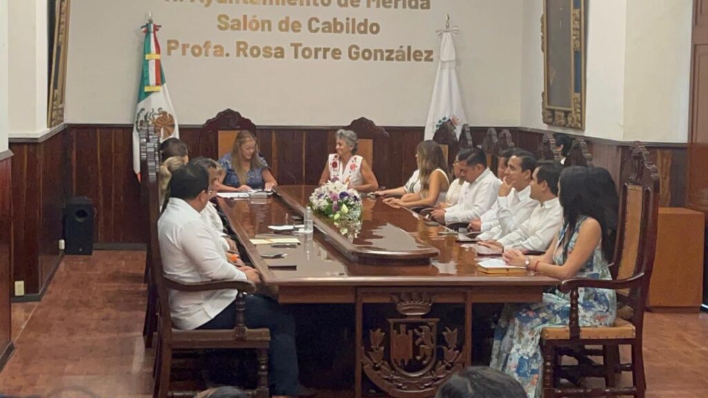 Bertha Munguía recibe la Medalla "Rosa Torre González" por su lucha feminista