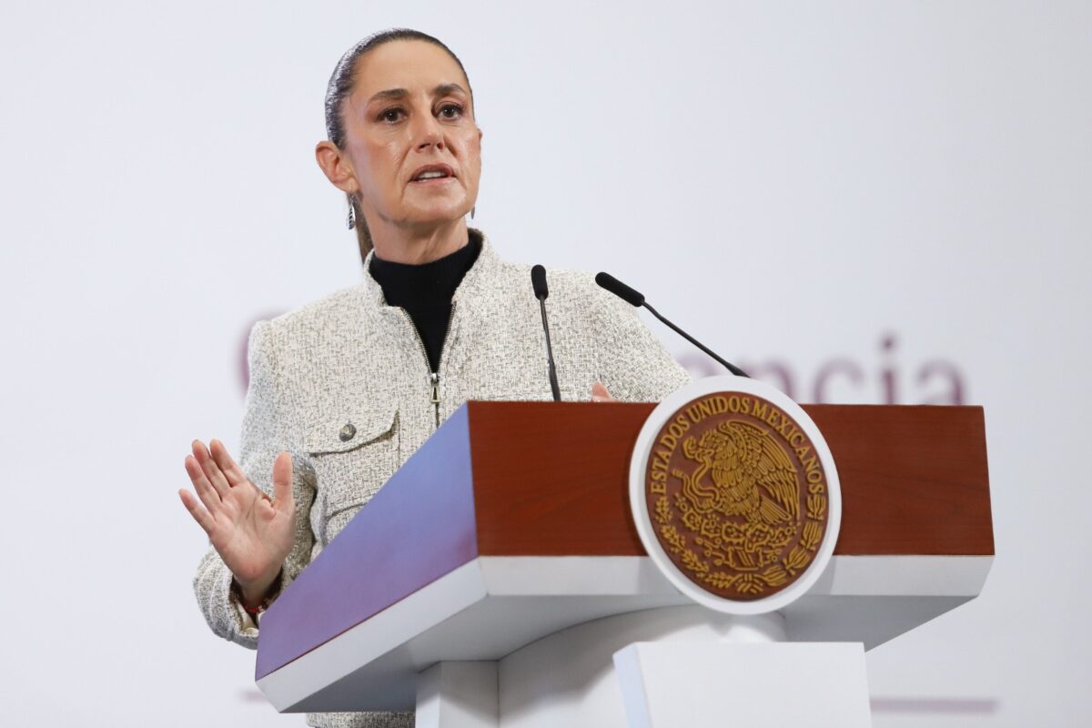 Sheinbaum confía en buenos acuerdos arancelarios y no descarta llamada con Trump para evitar nuevas tarifas a México.