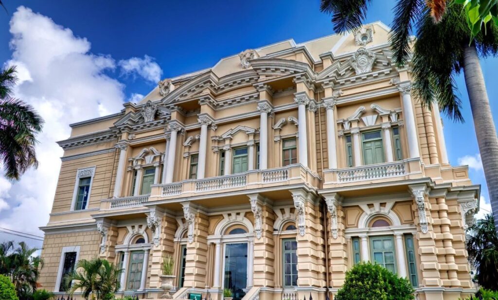 5 lugares que debes visitar en Paseo de Montejo