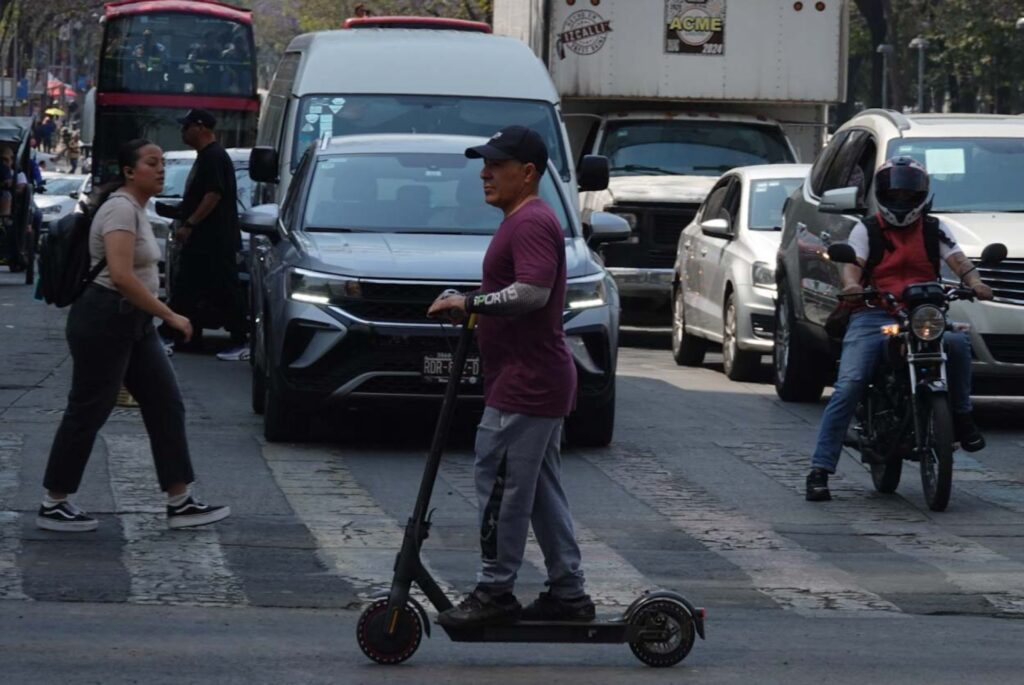 CDMX: avanza regulación de bicicletas y scooters pese a protestas