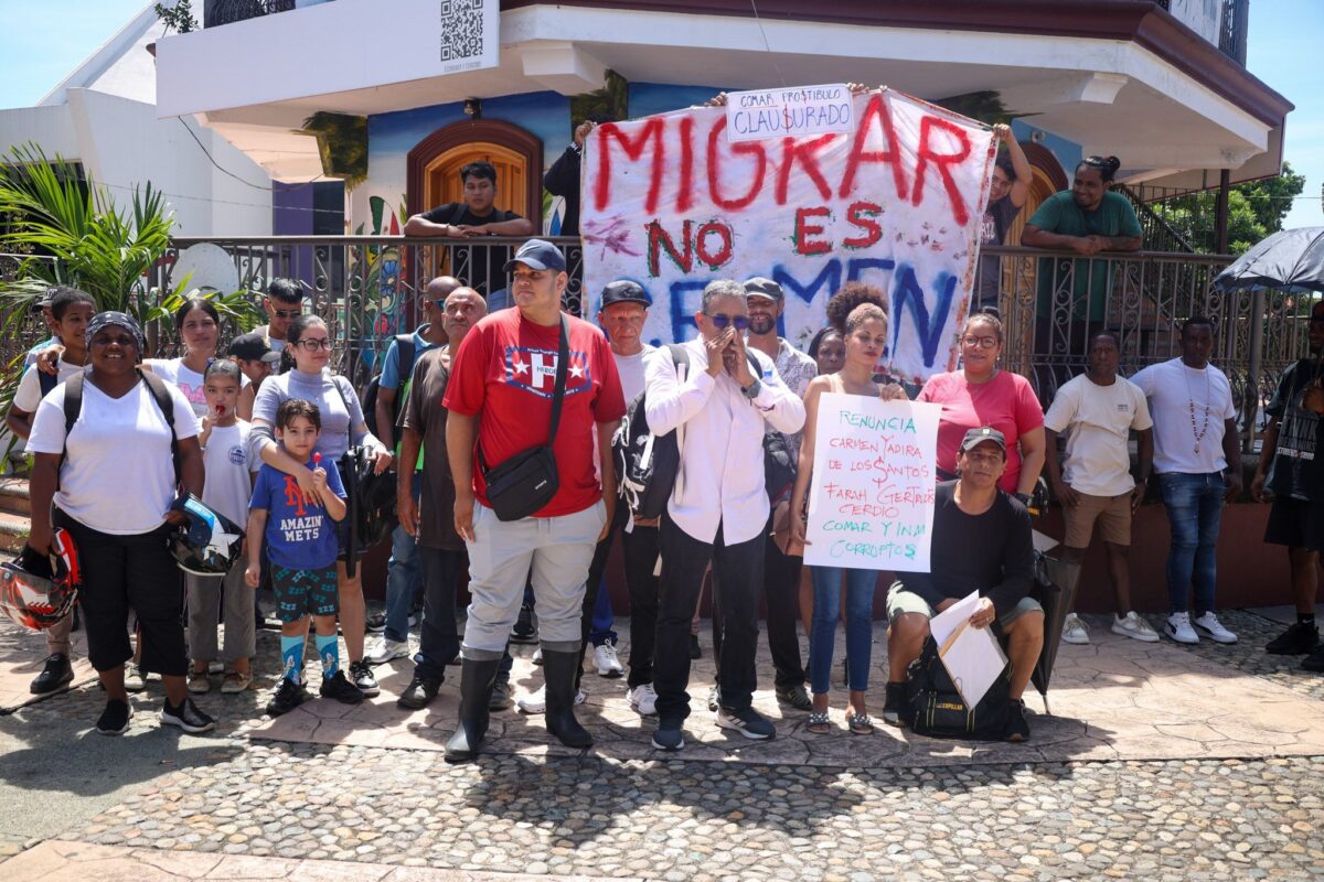 Luis Villagrán, organizador de caravanas migrantes, queda libre por falta de pruebas tras acusaciones de tráfico de personas.