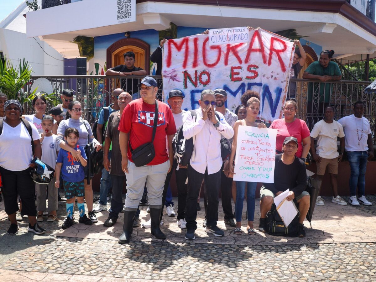 Luis Villagrán, organizador de caravanas migrantes, queda libre por falta de pruebas tras acusaciones de tráfico de personas.