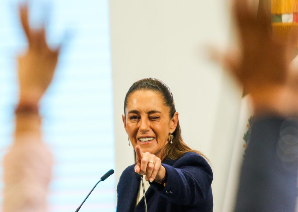 Sheinbaum llama “vende patrias” a Alito Moreno y “hipócrita” a Ricardo Anaya en fuertes críticas contra la oposición en México.