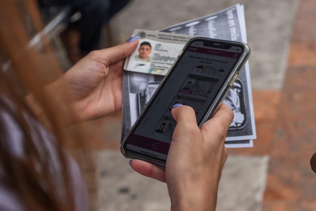 INE aprueba nueva credencial con seguridad avanzada