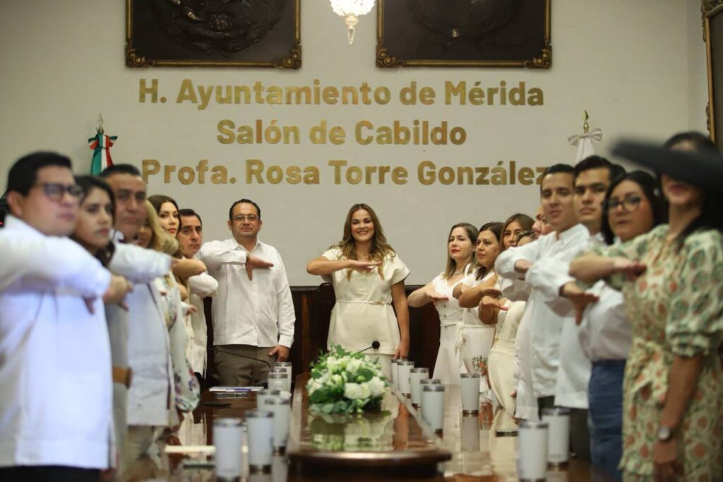 Cecilia Patrón entrega al Cabildo su primer informe de gestión