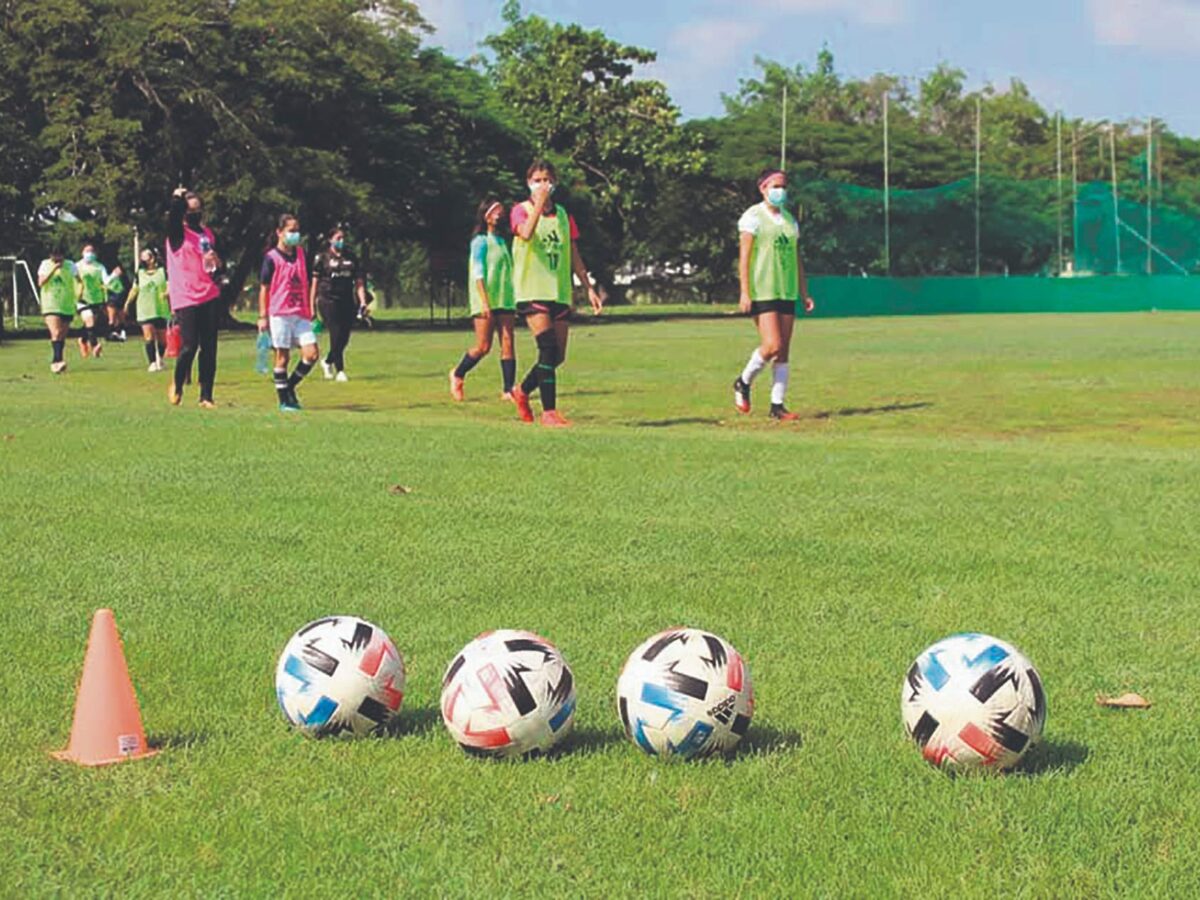 Unidad Deportiva Kukulkán en Mérida recibe hasta 5 mil personas los fines de semana gracias a su política de puertas abiertas.