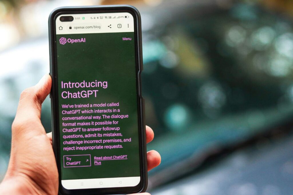 OpenAI lanza ChatGPT-5: IA más rápida e inteligente gratis para usuarios