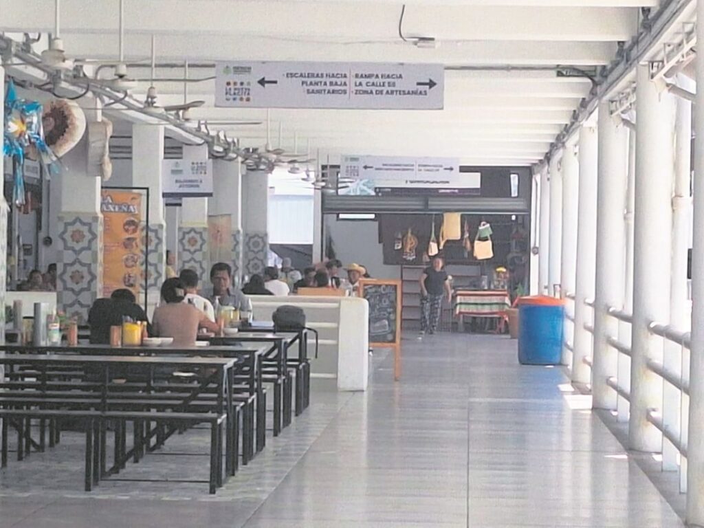 Buscan ahorro instalando paneles solares en mercados de Mérida 