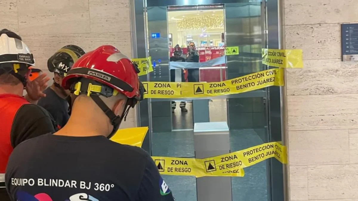 Suspenden Plaza Mítikah tras el desplome de un elevador en CDMX, que dejó dos personas lesionadas; Fiscalía investiga.