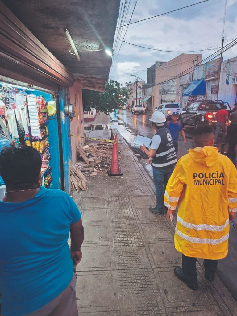 Lluvias ponen en riesgo al menos 10 locales del Centro de Mérida