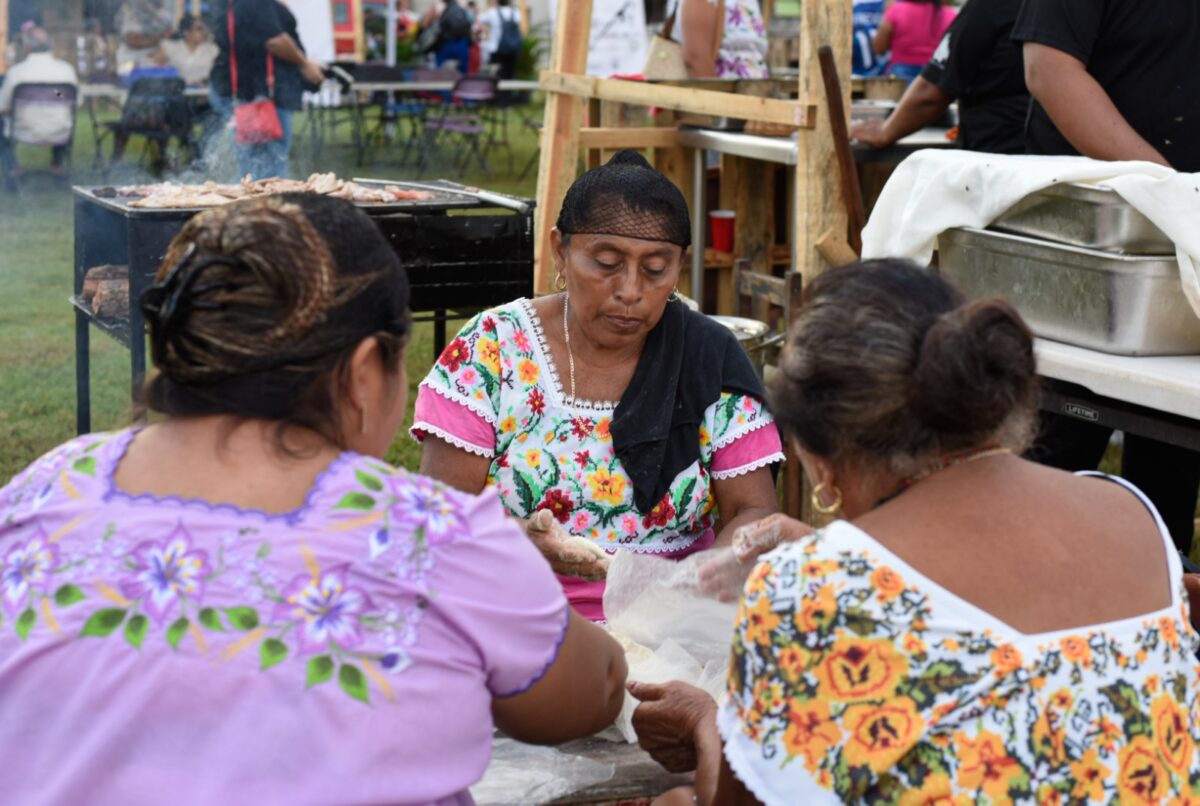 Yucatán impulsa turismo gastronómico con Tak’an Festival, promoviendo cultura maya, sostenibilidad y turismo comunitario.