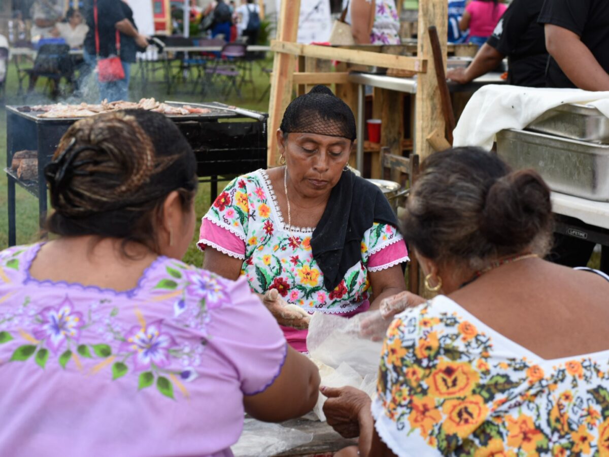 Yucatán impulsa turismo gastronómico con Tak’an Festival, promoviendo cultura maya, sostenibilidad y turismo comunitario.