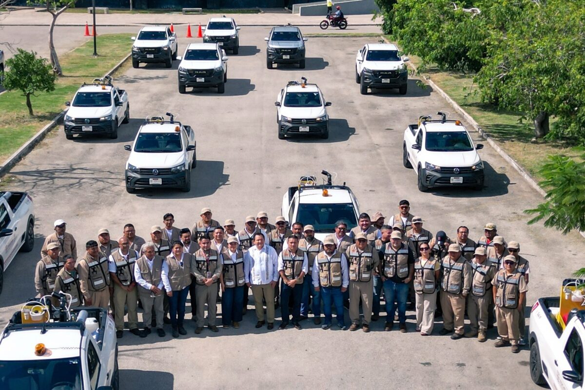 Gobierno de Yucatán refuerza fumigación masiva contra el dengue con 21 vehículos nuevos para proteger a la población.