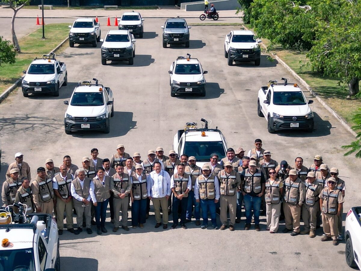 Gobierno de Yucatán refuerza fumigación masiva contra el dengue con 21 vehículos nuevos para proteger a la población.