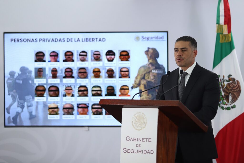 Omar García Harfuch informa sobre el traslado de 26 capos a EU por continuar operando desde cárceles y representar un riesgo a la seguridad.