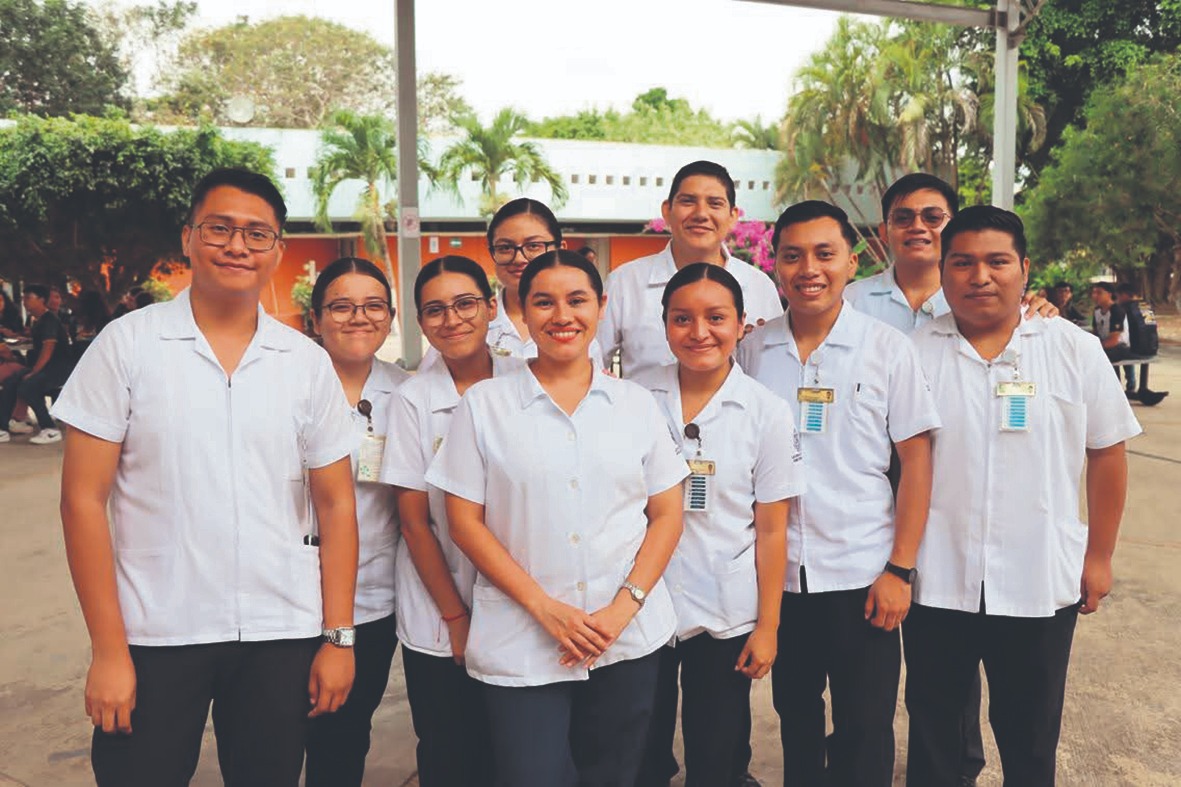 Anuncian becas Juventudes Renacimiento para estudiantes de Yucatán, evitando abandono escolar y apoyando la educación superior.