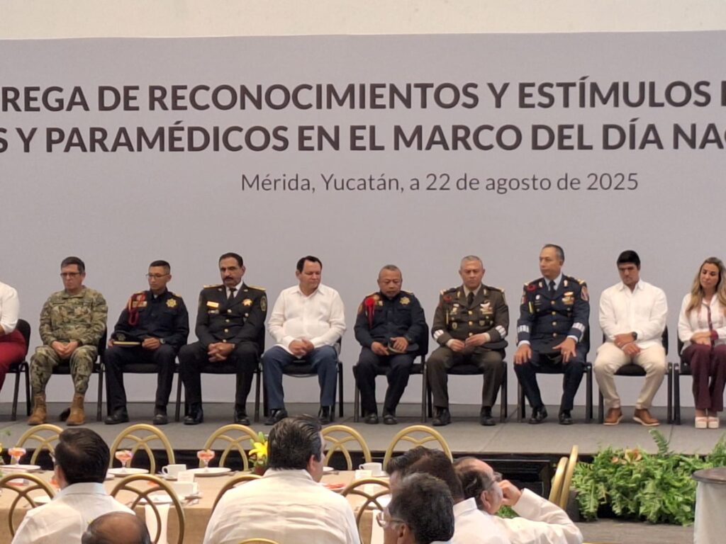 Yucatán reconoce la labor de sus bomberos y paramédicos