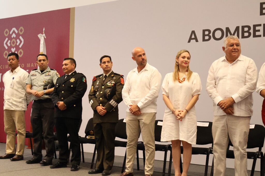 CANACO Mérida homenajea al Bombero del Año por su servicio 