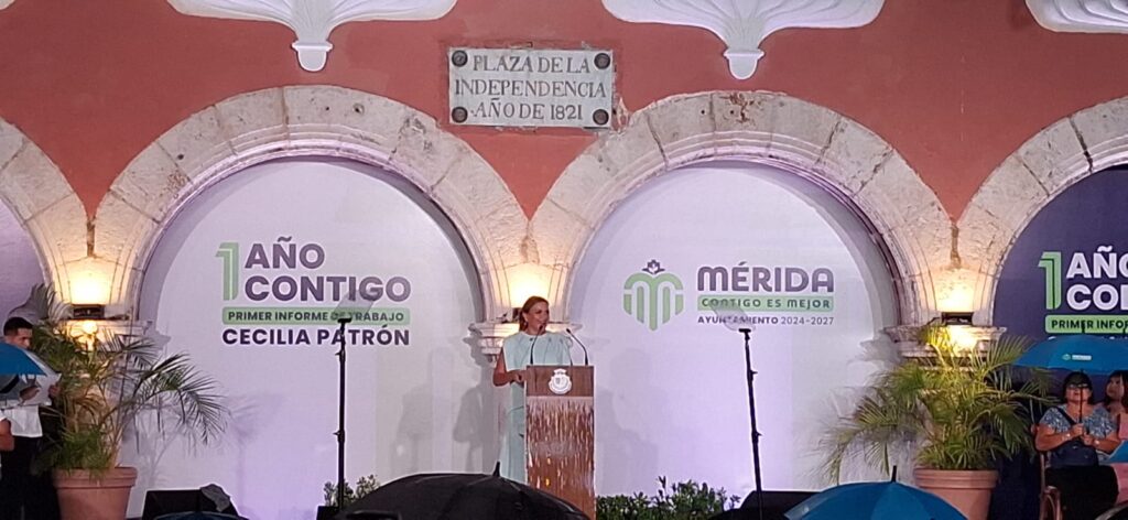 Cecilia Patrón rinde su primer informe bajo una lluvia simbólica en Mérida