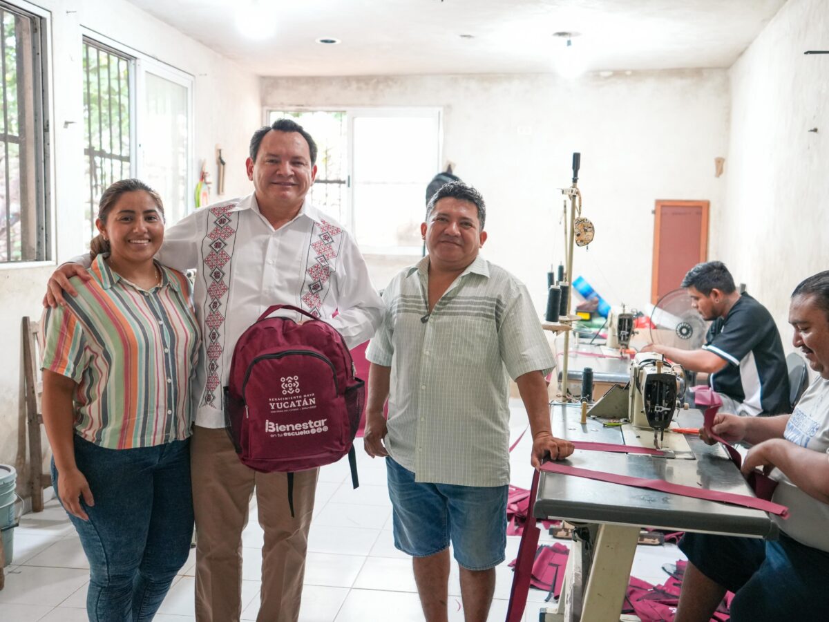 Bienestar en tu Escuela regala mochilas e impulsa empleo en Huhí