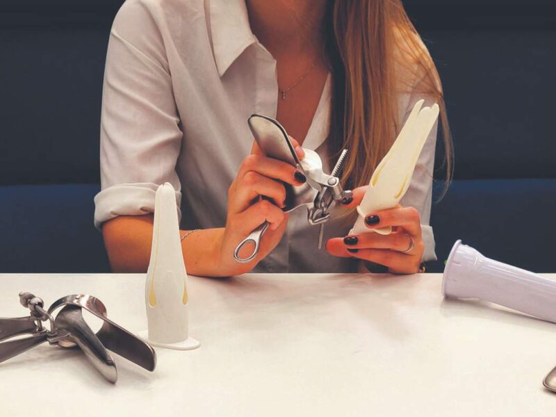 Investigadoras buscan reemplazar el espéculo vaginal tradicional por un diseño ergonómico y menos invasivo que respete a las mujeres.