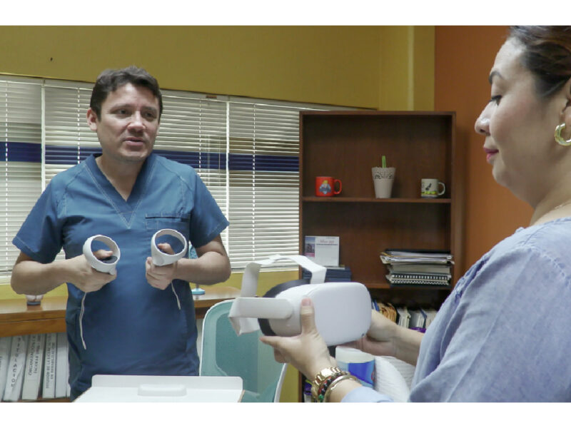 UADY usa realidad virtual en terapias de rehabilitación, mejorando coordinación, equilibrio y motivación en pacientes.