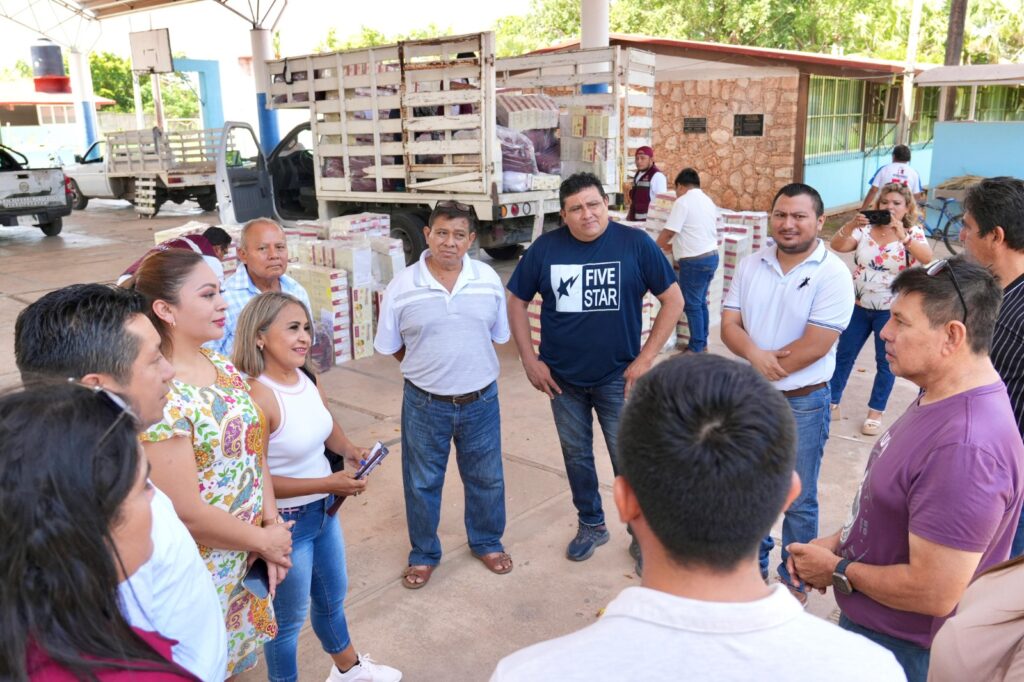 Niños recibirán útiles gratis; avanza entrega de paquetes escolares en Yucatán
