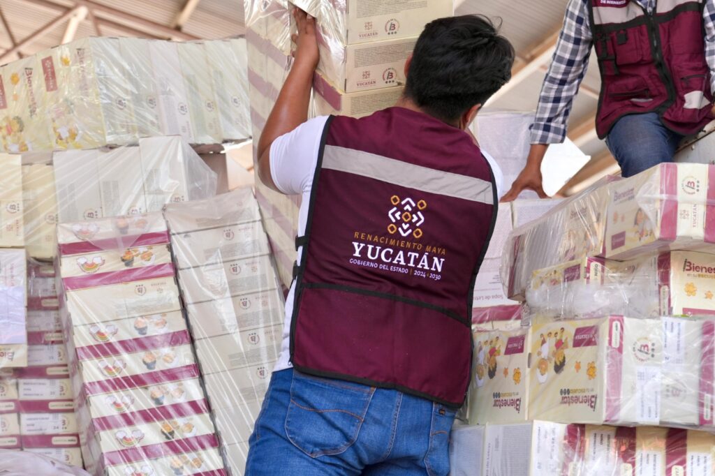 Niños recibirán útiles gratis; avanza entrega de paquetes escolares en Yucatán
