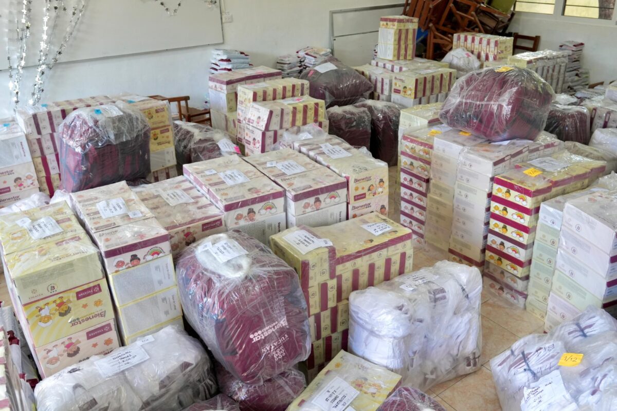 Niños recibirán útiles gratis; avanza entrega de paquetes escolares en Yucatán