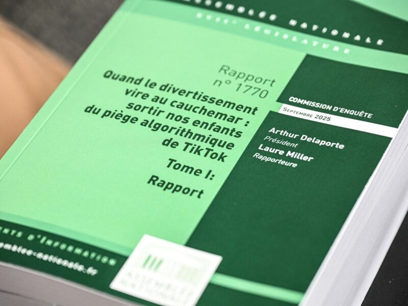Francia busca limitar el uso de redes sociales entre adolescentes