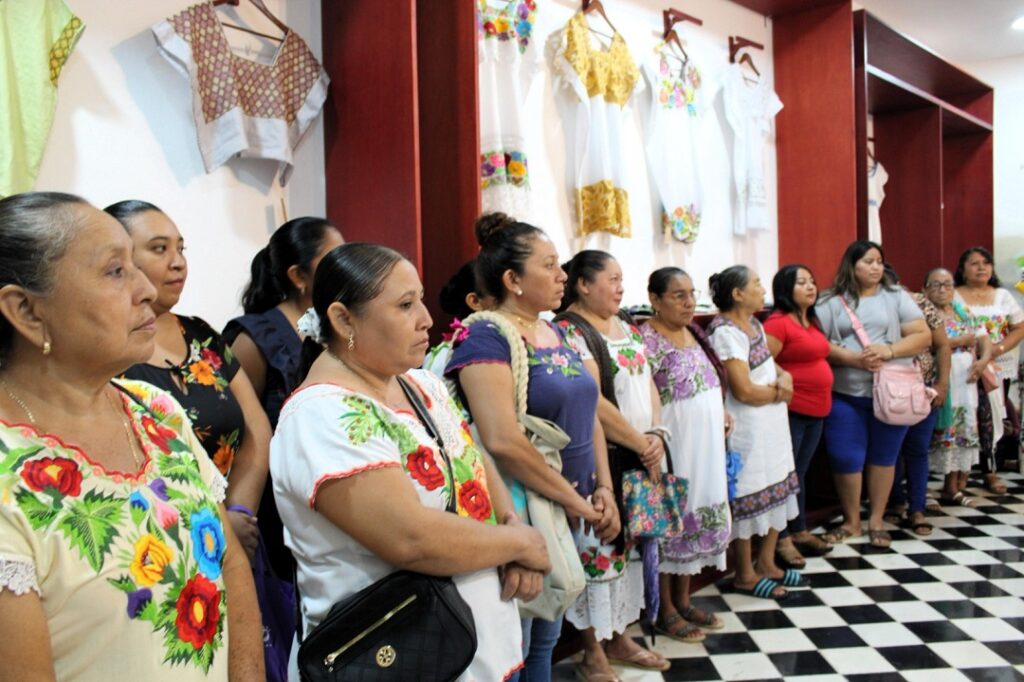 Artesanas de Maní reciben apoyo económico y proyectan nuevo corredor