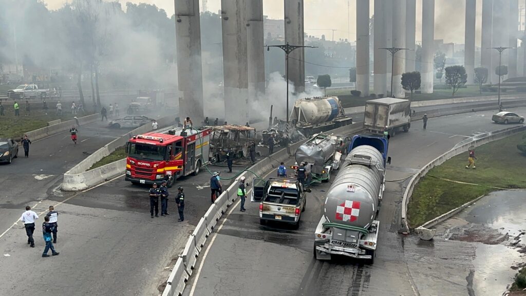 CDMX: explota pipa de gas en Calzada Ignacio Zaragoza 
