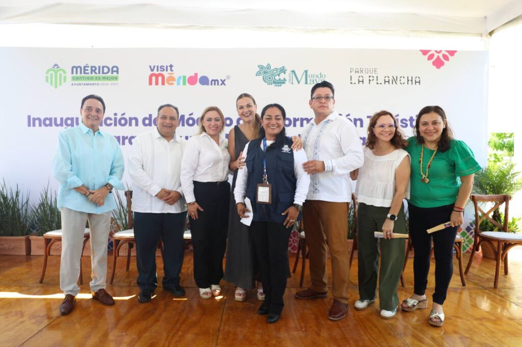 Cecilia Patrón inaugura módulo turístico en el Parque de la Plancha