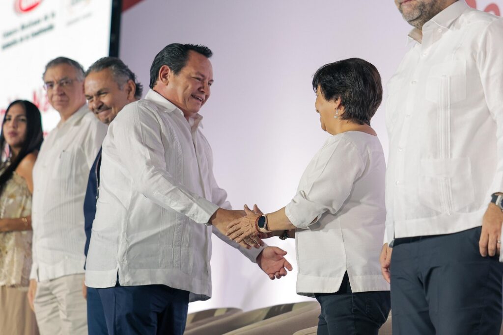 Díaz Mena encabeza Reunión Nacional de Vivienda en Yucatán