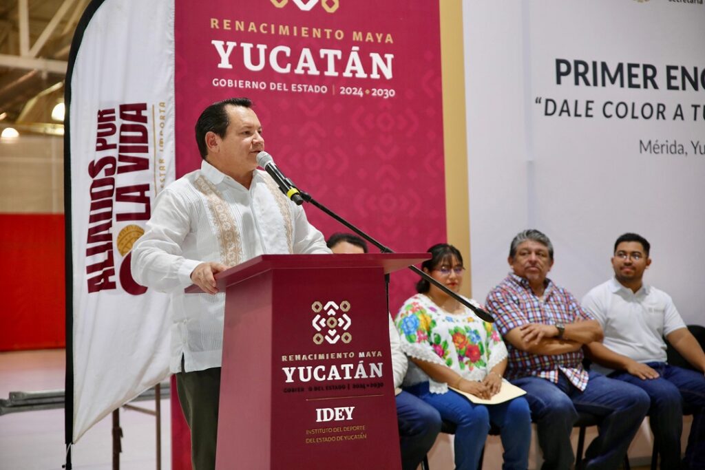 Díaz Mena inaugura espacio de diálogo juvenil sobre salud mental