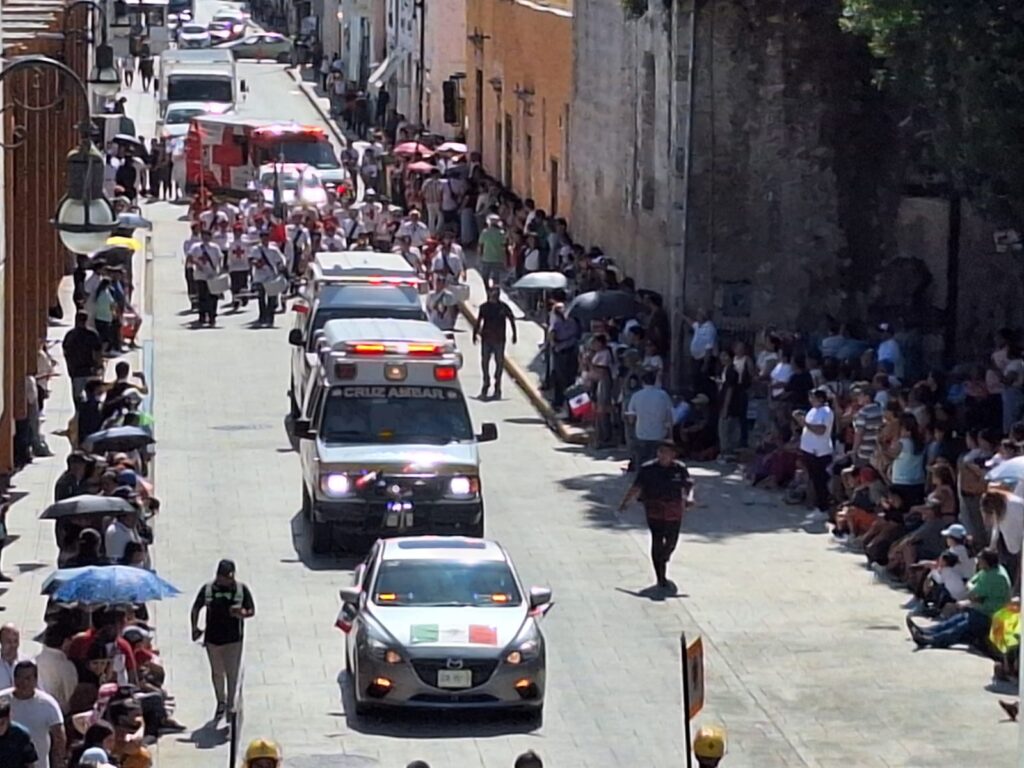 16 de septiembre: desfile llena de patriotismo el Centro Histórico de Mérida