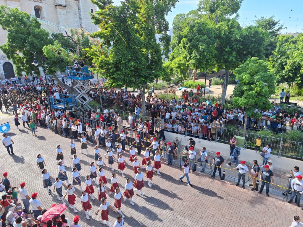 16 de septiembre: desfile llena de patriotismo el Centro Histórico de Mérida